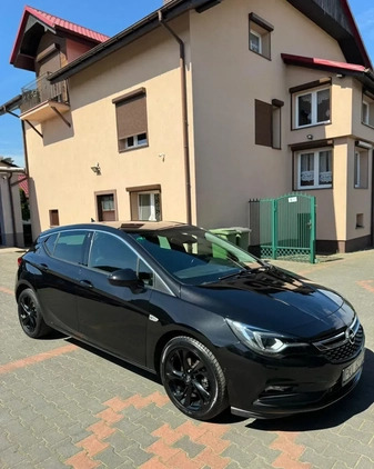 Opel Astra cena 55900 przebieg: 151876, rok produkcji 2019 z Koło małe 742